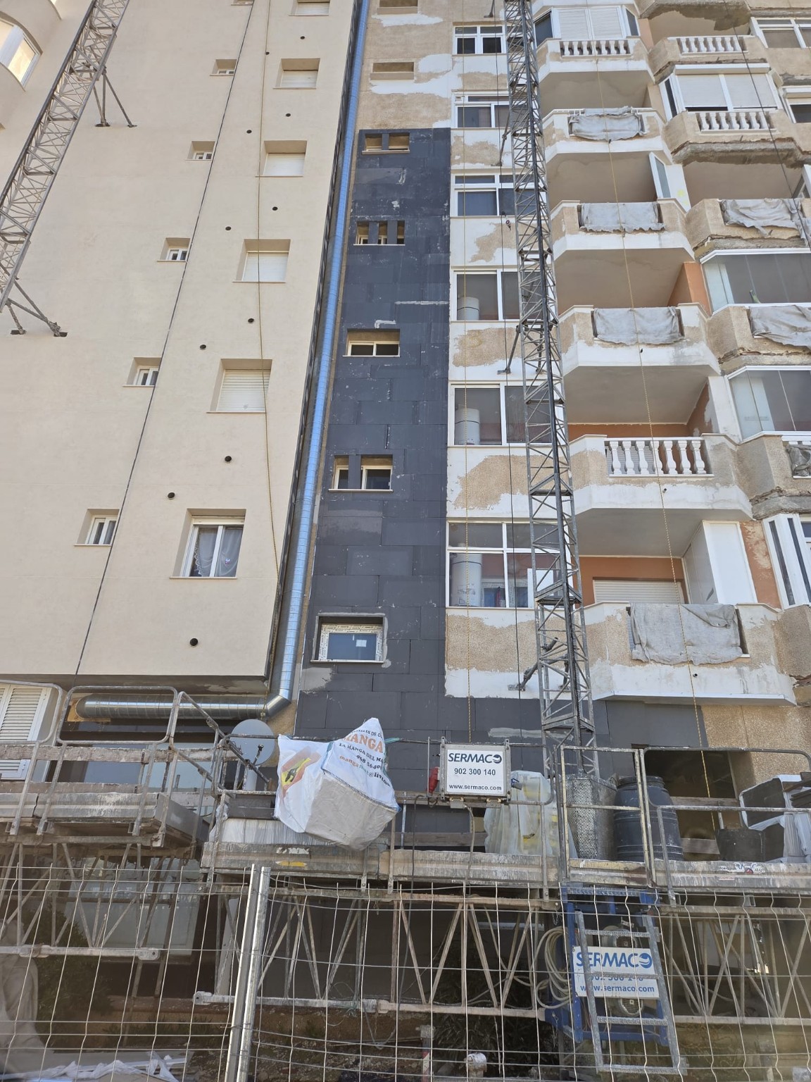 Instalación de aislamiento exterior en fachada
